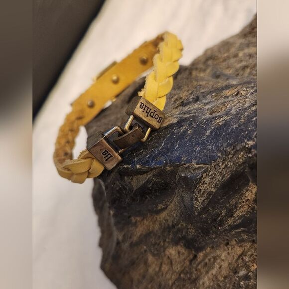 NWOT lia Sophia "Confidant" Lemon colour faux leather with cut crystal bracelet - Picture 3 of 4